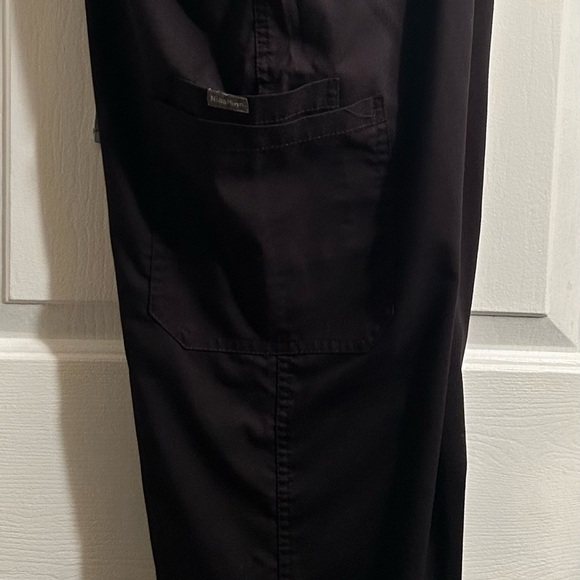 Niahinn Black Scrubs Set - Picture 7 of 7